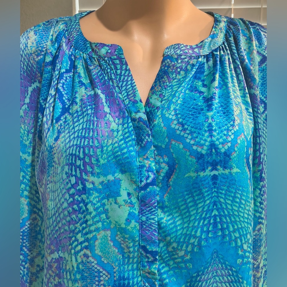 Jennifer Lopez Women’s Generous Fit 2X Top - Picture 2 of 5